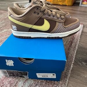 Nike undefeated dunk size 4